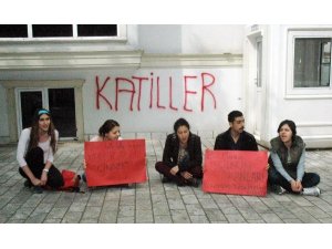 SOMA MADEN ŞİRKETİ ÖNÜNDE PROTESTO