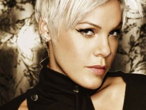 Pink Son Klibin de Kocası İle Birlikte