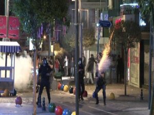 KADIKÖY'DE EYLEM YAPAN GRUBA POLİS MÜDAHALE ETTİ