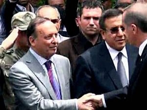 BAŞBAKAN KARŞILAMASINDA O DA VARMIŞ