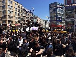 SOMA'DA HAYATINI KAYBEDENLER İÇİN DUALI EYLEM