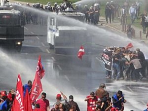 İZMİR'DE POLİS MÜDAHALESİ