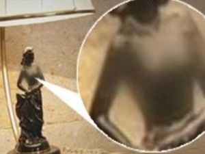 Abajura 'göğüs ucu' sansürü