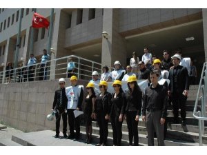 SOMA ŞEHİTLERİ İÇİN SİYAH GİYDİLER