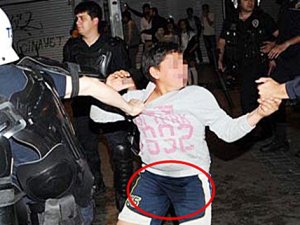 POLİS KÜÇÜCÜK ÇOCUĞA BUNU YAPTI