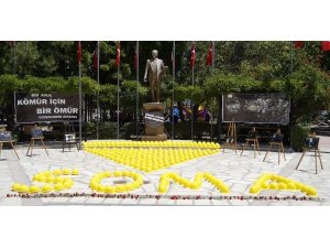 FİNİKE BELEDİYESİ'NDEN MADEN İŞÇİLERİ İÇİN BARETLİ ANMA