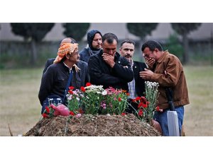 'BANKALAR SOMA'DA ÖLENLERİN BORÇLARINI SİLMİYOR'