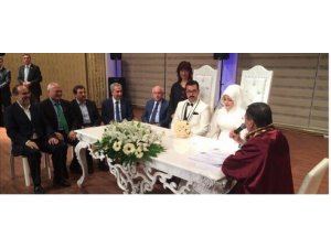 FUAT AVNİ'DEN DÜĞÜNDEKİLERE ŞOK NİTELEME