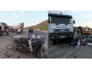 KATLİAM GİBİ KAZA: 1'İ BEBEK 5 ÖLÜ