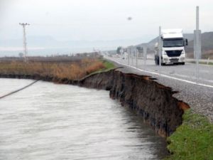 İşte Milyarlar Harcanan Bölünmüş Yol