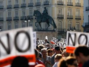 İspanya'da Halk Sokaklara Döküldü