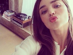 SELFİE TÜRKÇE KARŞILIĞINA KAVUŞTU