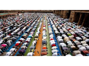 ALMAN İSTİHBARATI CUMAYA GİDENLERİ FİŞLEMİŞ