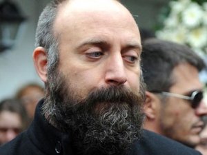 ANNE ACISI HALİT ERGENÇ'E AĞIR GELDİ