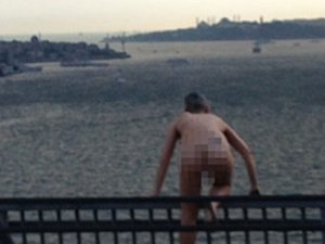 GENÇ KADIN ÇIRILÇIPLAK BOĞAZ KÖPRÜSÜNE ÇIKTI