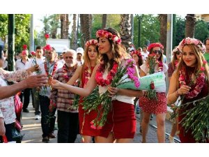 ANTALYA FESTİVALİ'NDE ÇİÇEKLER AÇTI