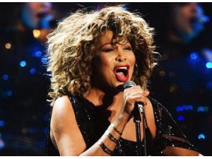 ÜNLÜ SANATÇI FELÇ GEÇİRDİ!