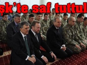 Gül, İzzetbegoviç ve asker Köşk'te saf tuttu