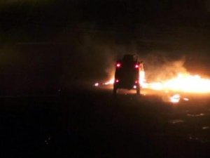 ŞIRNAK'TA POLİS ARAÇLARI ALEV ALDI