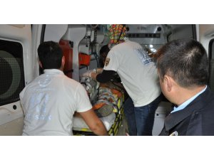 EVİNDE YAKALADIĞI ERKEĞİ ÖLDÜRDÜ, EŞİNİ YARALADI