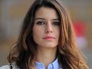 BEREN SAAT ŞİMŞEKLERİ ÜZERİNE ÇEKTİ