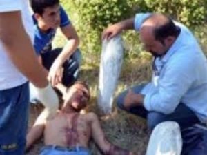 Bayılıncaya kadar kendini doğradı