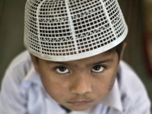 BU ÜLKEDE İSLAMİ OKUL YASAK