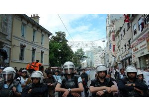 POLİS İSTİKLAL'DE TOPLANAN GRUBU DAĞITTI