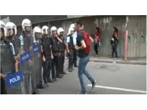 POLİSLE SEK SEK OYNADI