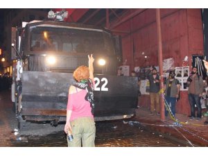 KADIN EYLEMCİ TOMA'YA DUR DEDİ