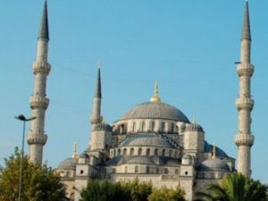 Kıyafeti camiye uygun olmayan turiste özel kıyafet