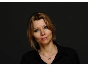 ELİF ŞAFAK: 'MİLLET OLARAK TOKATLANMAYA ALIŞKINIZ'