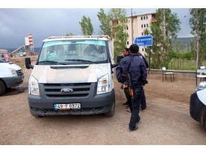 PKK DİYARBAKIR-BİNGÖL YOLUNU YİNE KAPADI