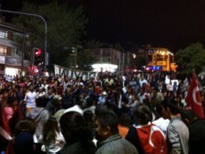 Ankara halkı bir kez daha sokakta (Dakika dakika)