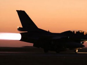 F-16 İNİŞTE PİSTTEN ÇIKTI, PİLOT YARALANDI