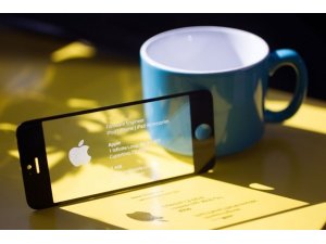 APPLE ÇALIŞANININ KARTVİZİTİ GÖRENLERİ ŞAŞIRTIYOR