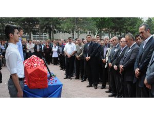 ÖĞRENCİSİ TARAFINDAN ÖLDÜRÜLDÜ