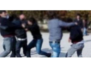 LİSELİLERİN KAVGASI KANLI BİTTİ