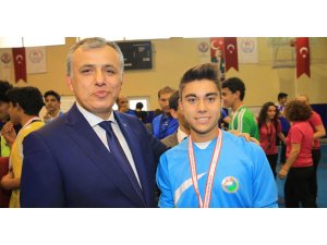 ÖĞRENCİDEN KAYMAKAM'A 'GARDAŞ NE GEÇ GELDİN' MESAJI