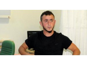 DEDE, TORUNUNU BIÇAKLADI