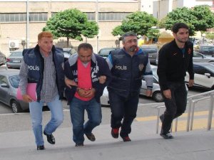 İZMİR'DE İŞ KADININI GASP EDEN ZANLI YAKALANDI