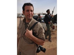 CAN ERTUNA, SAVAŞ VE İSYANLARI YAZDI