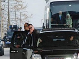 BAŞBAKAN KONVOYUNA YUMURTA ATAN ÖĞRETMENE CEZA