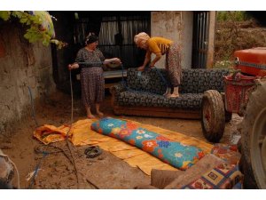 TORUNUNUN AMELİYATI İÇİN BİRİKTİRDİĞİ PARALARI SEL GÖTÜRDÜ