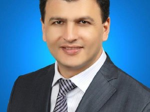 AK PARTİLİ BELEDİYE BAŞKANININ ARACI KURŞUNLANDI