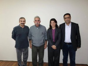 ÖCALAN'I GÖKLERE BÖYLE ÇIKARDILAR
