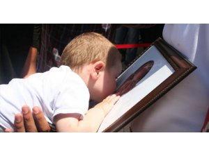 MİNİK ALPARSLAN ŞEHİT BABASINI BÖYLE UĞURLADI