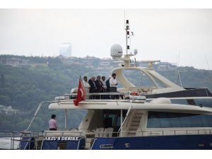 LÜKS TEKNEDE NAMAZ ŞOV