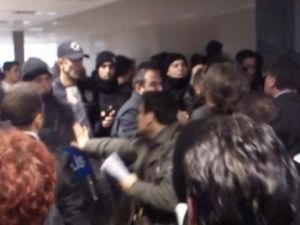 Polis ile avukatlar adliyede birbirine girdi