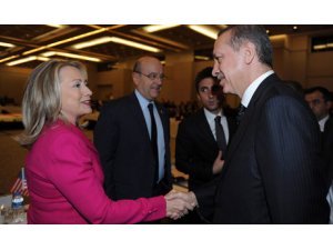 HİLLARY ERDOĞAN'I YERE GÖĞE SIĞDIRAMADI